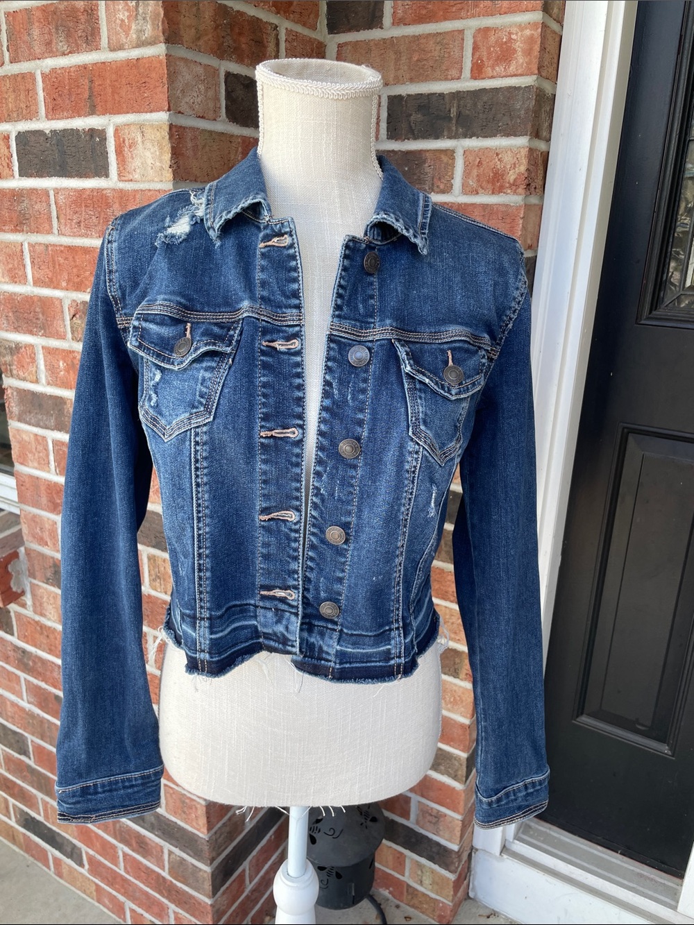 Maurices Cropped Button Denim Jacket Raw Hem‎ Sz Small